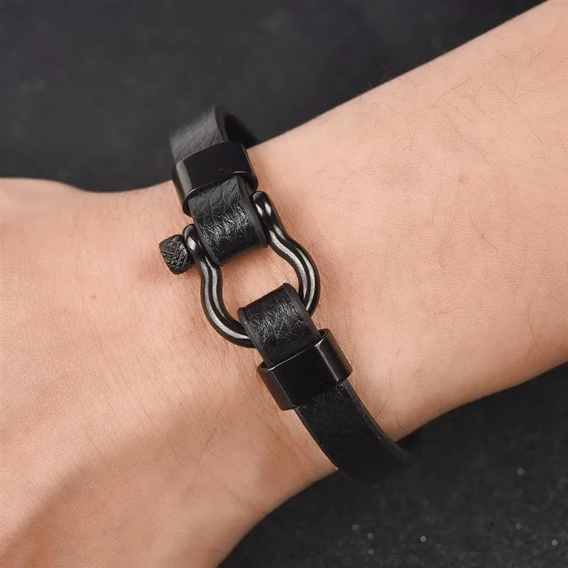 Gunnar Horseshoe Shackle Solid Leather Bracelet