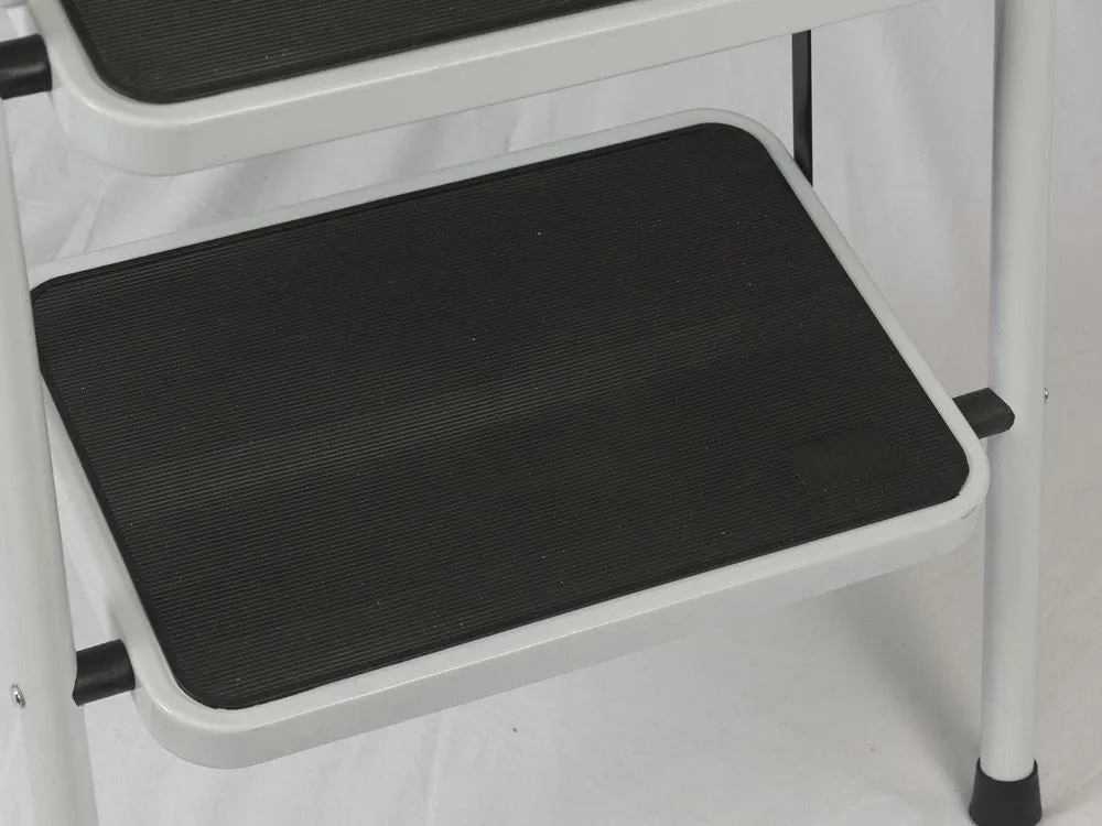 Step Ladder With Safety Rail
